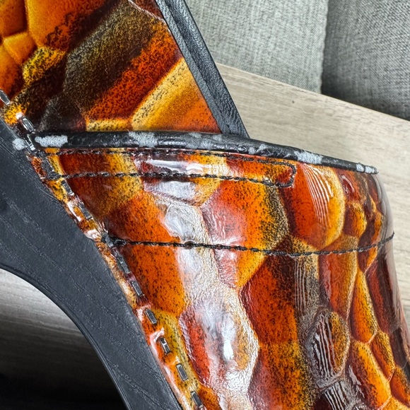 Dansko Professional Leather Clogs Shoes Women’s Size 41 Orange Brown Embossed - Picture 12 of 14